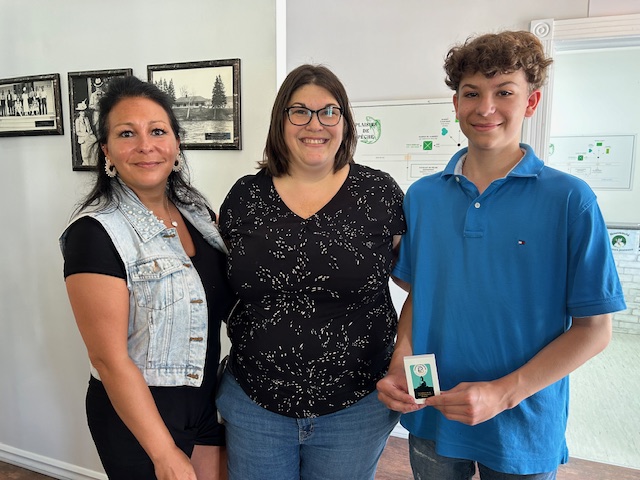 A successful launch for Étienne Boudreau Étienne Boudreau (right), along with Marie-Laurence Giroux and Jessica